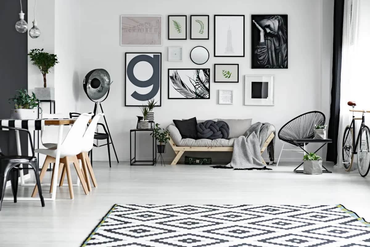 Jak zaaranżować mały salon ze stołem? 70cm komfortu!