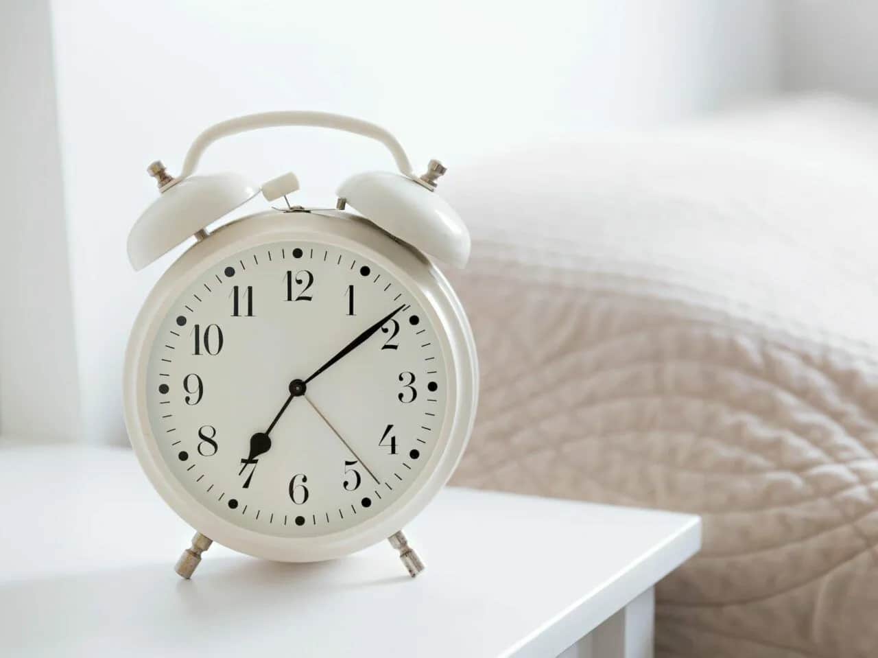 Idealny budzik do sypialni? Wybierz model dla lepszych poranków