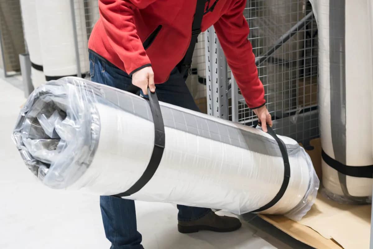 Materac do transportu: Zwinąć czy nie? Sprawdź zanim zniszczysz!