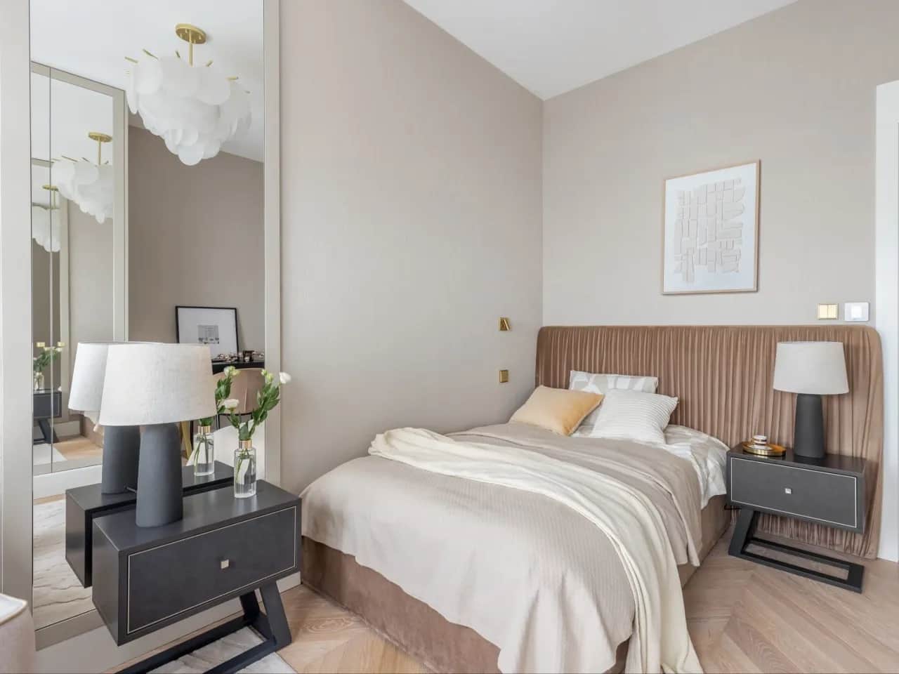 Jak urządzić małą sypialnię? 7 trików na dużą przestrzeń