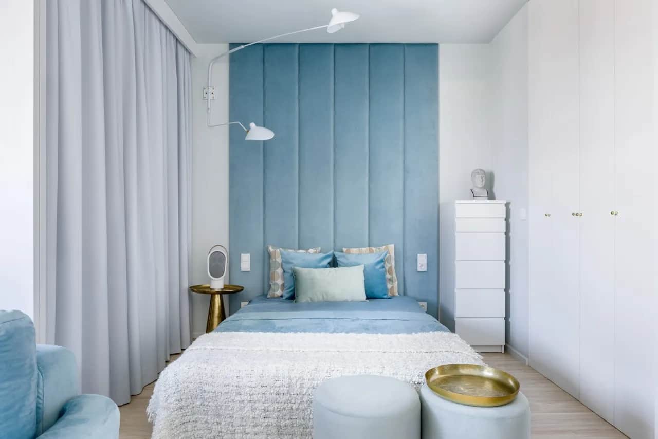 Wąska sypialnia: Odkryj triki na funkcjonalną i piękną przestrzeń