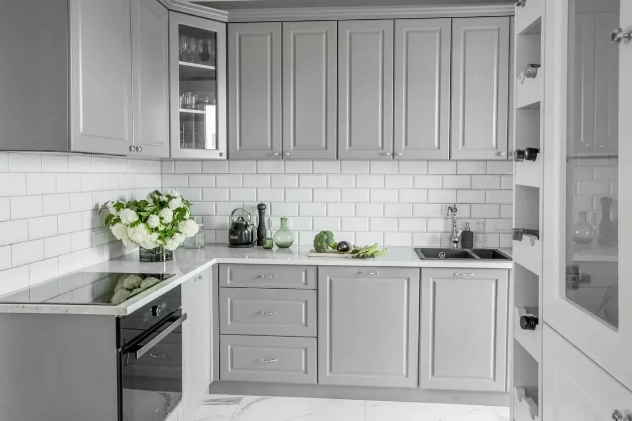 Jaki blat do szarych mebli kuchennych? Wybierz idealny!